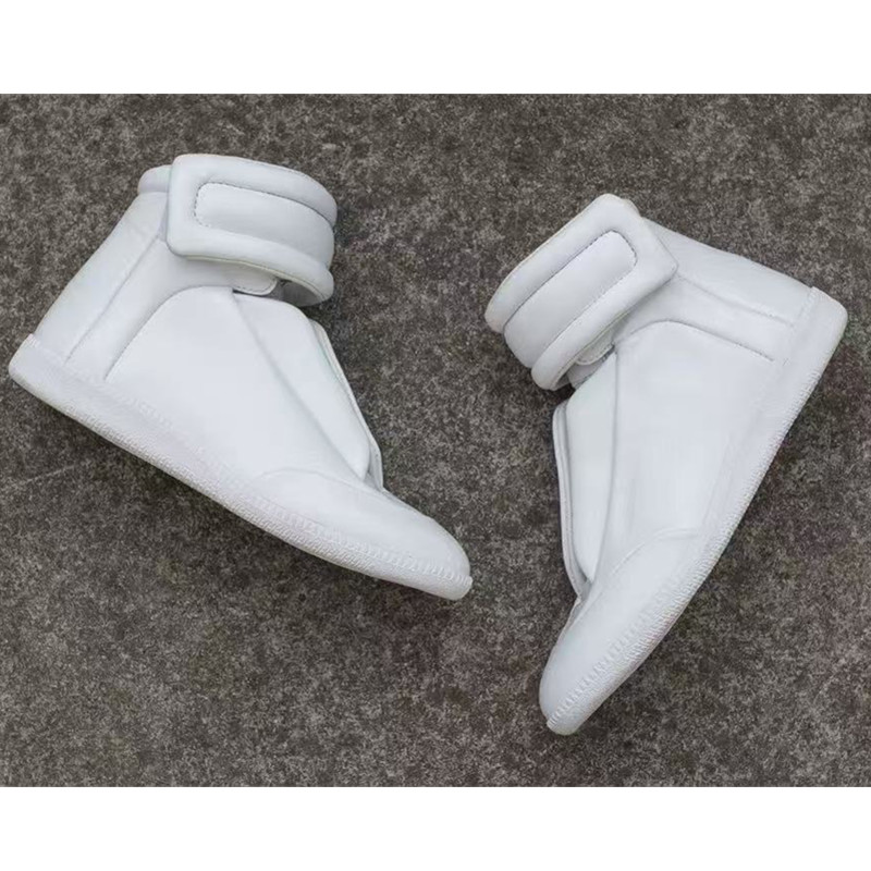Женские футуристические слипон – обзор и цена Leather Sneaker Care Kit